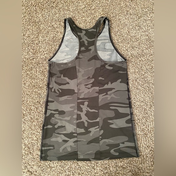 Camo Workout Tank Top - Medium - Picture 3 of 3